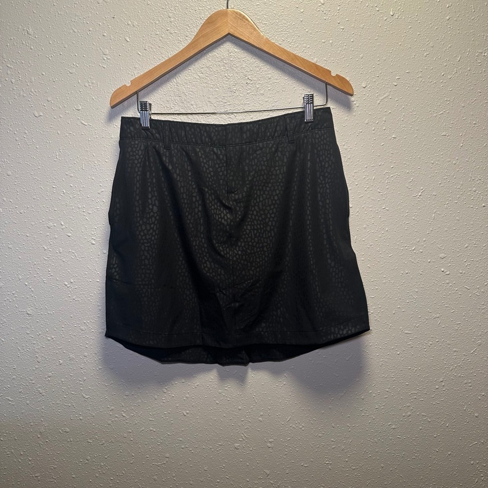 Under Armour Size 10 Skort Skirt Black Leopard Print Gym Workout Stretch Comfort